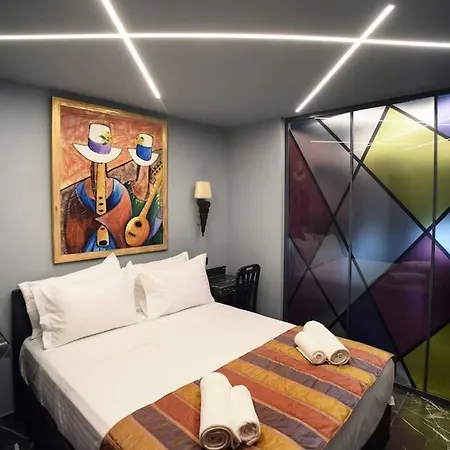 Luxury For Friends & Family, At Mitropoleos 아파트 *