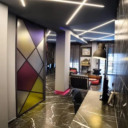 Luxury For Friends & Family, At Mitropoleos * 테살로니키