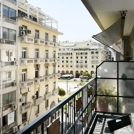Luxury For Friends & Family, At Mitropoleos 테살로니키